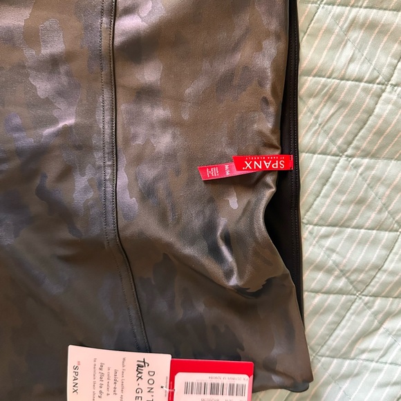 Spanx size M, green camo - Picture 3 of 5